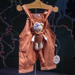 Jardineira Infantil “Nath” com Urso no Bolso - Ateliê Samaruka